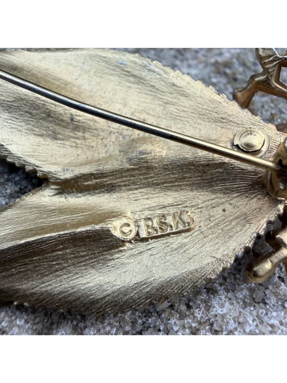 BSK Gold Tone Leaf Wheat Brooch Pin Textured Fall Botanical Mid Century 50s VTG